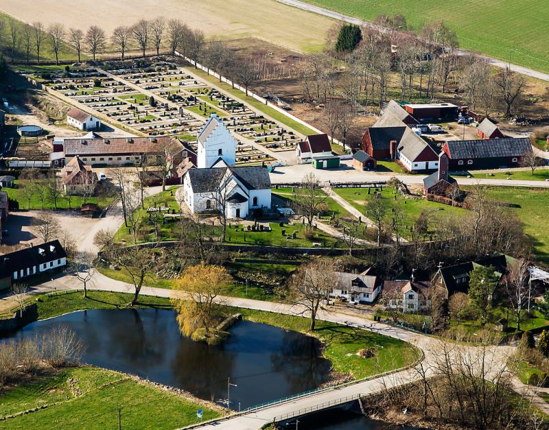 Flygfoto Tolånga kyrka