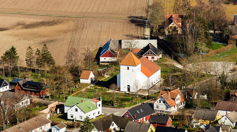 Flygfoto Vanstads kyrka