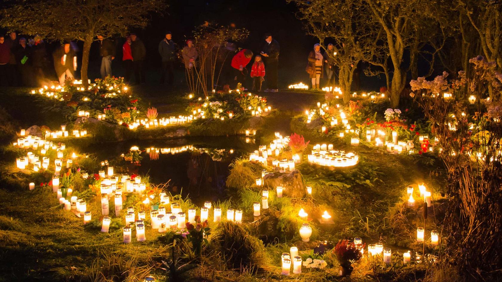 Alla helgons dag på Berthåga kyrkogårds minneslund