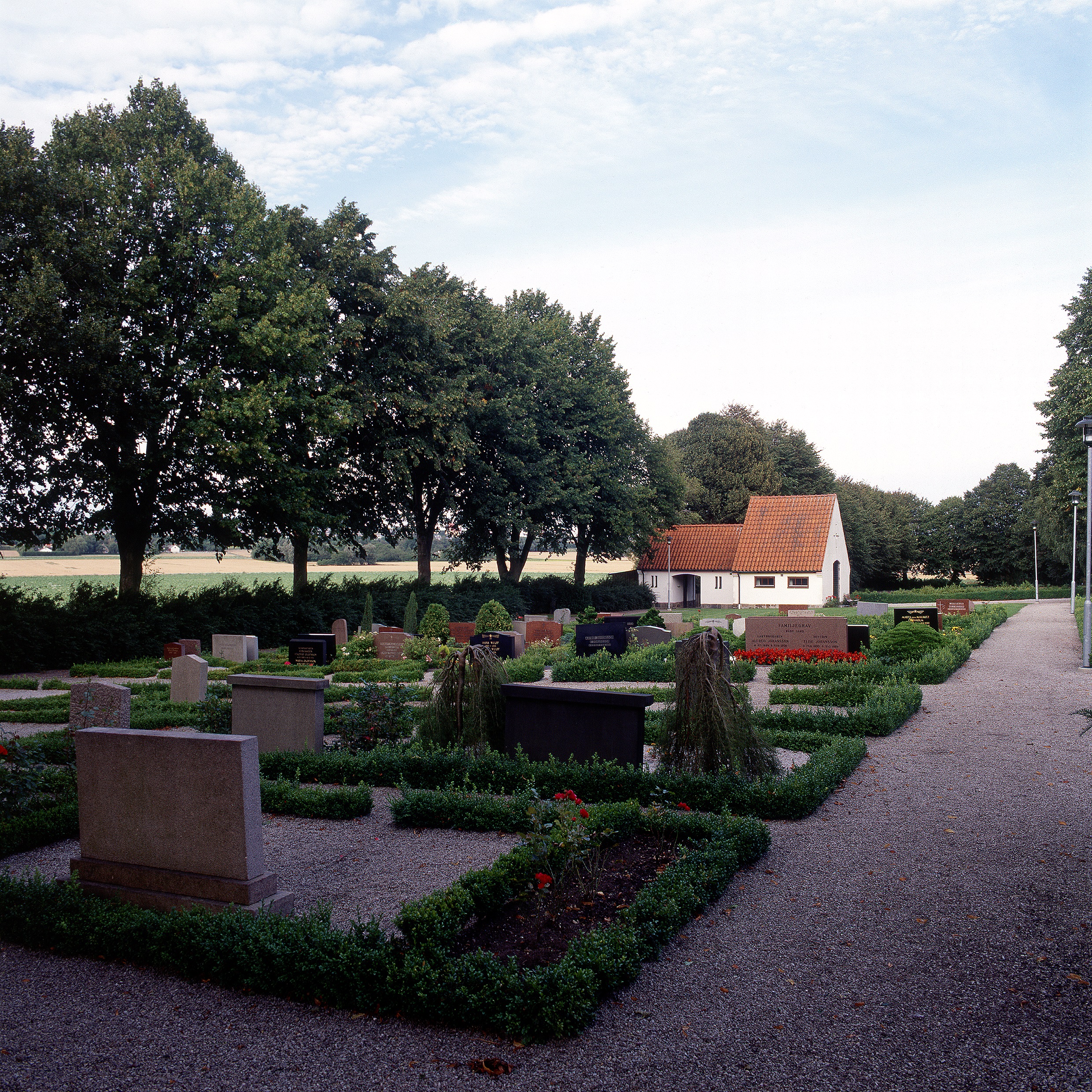 Stora Råby kyrkogård