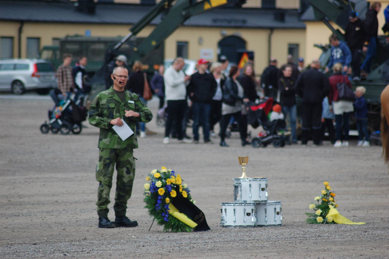 Militärpastor Igge Alenius håller korum på regementetsdag på Ing 2.