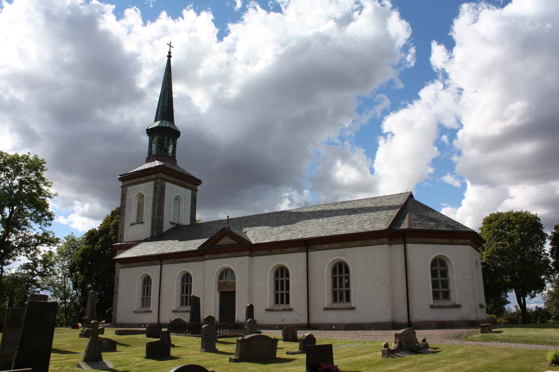 Tråvad kyrka i Larvs församling