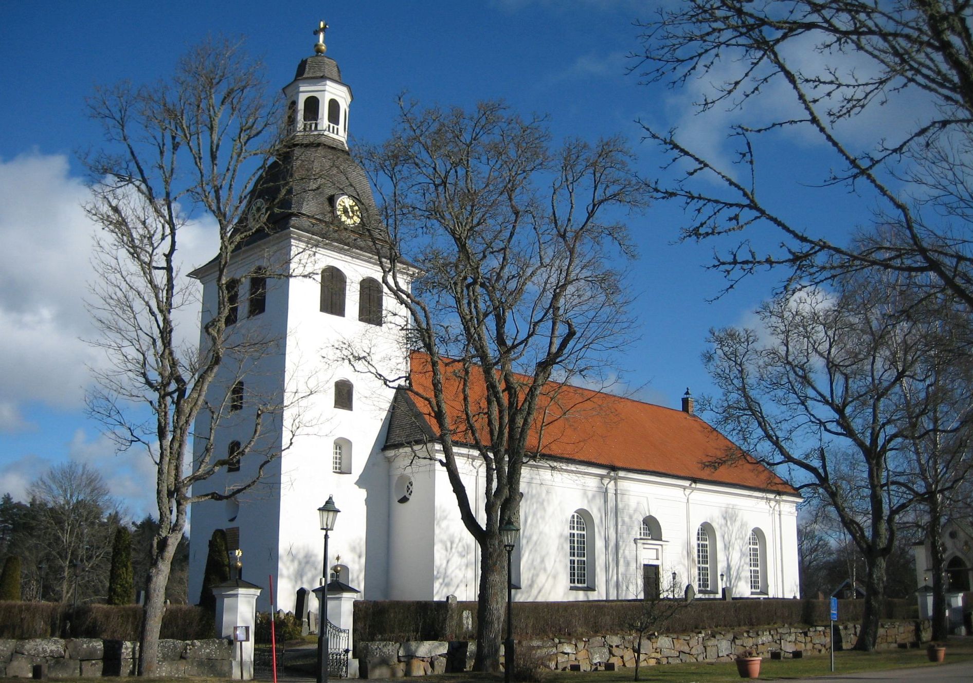 Vårdnäs kyrka