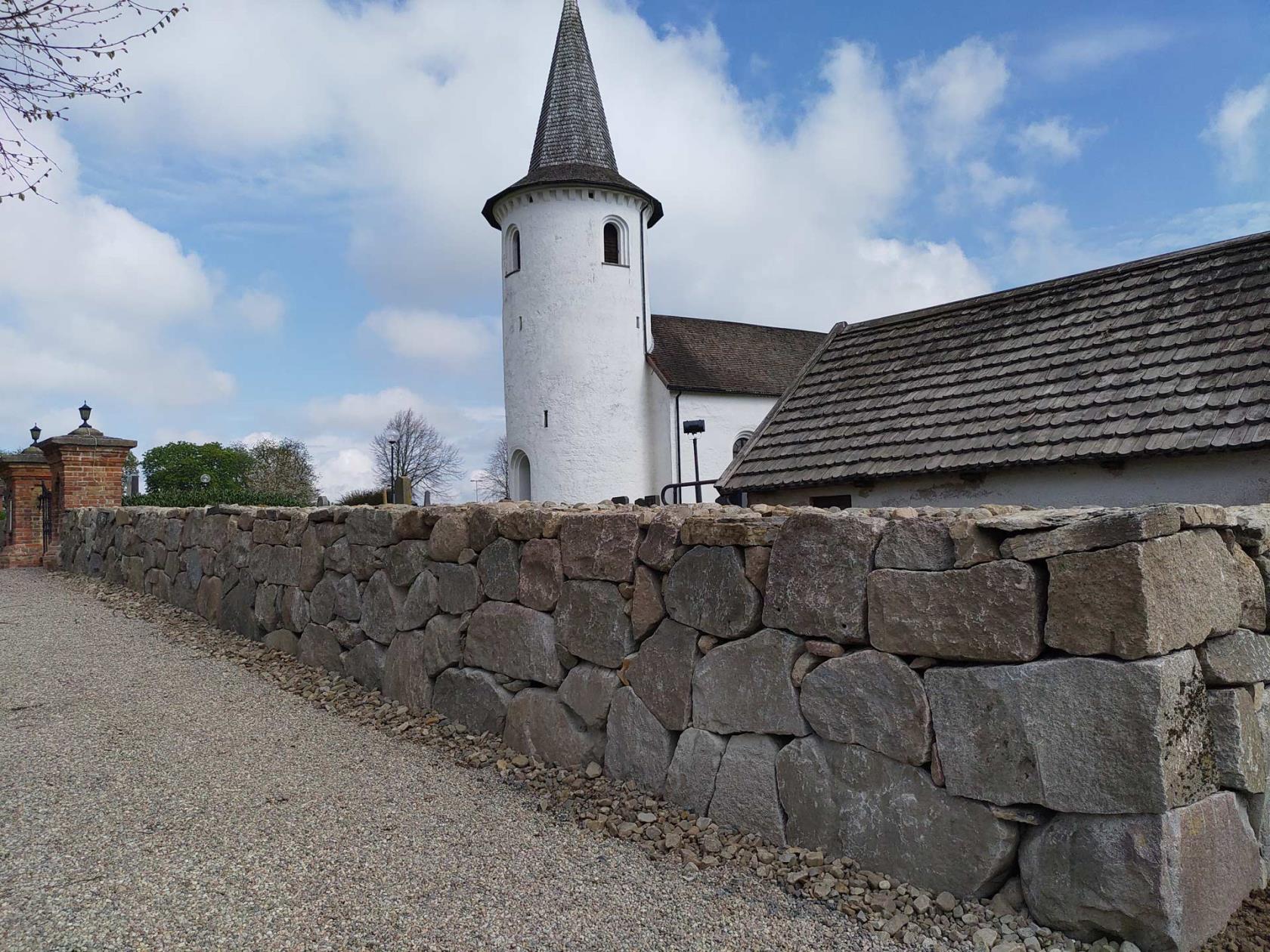 Kyrkogårdsmuren västra sidan, Bollerups kyrka