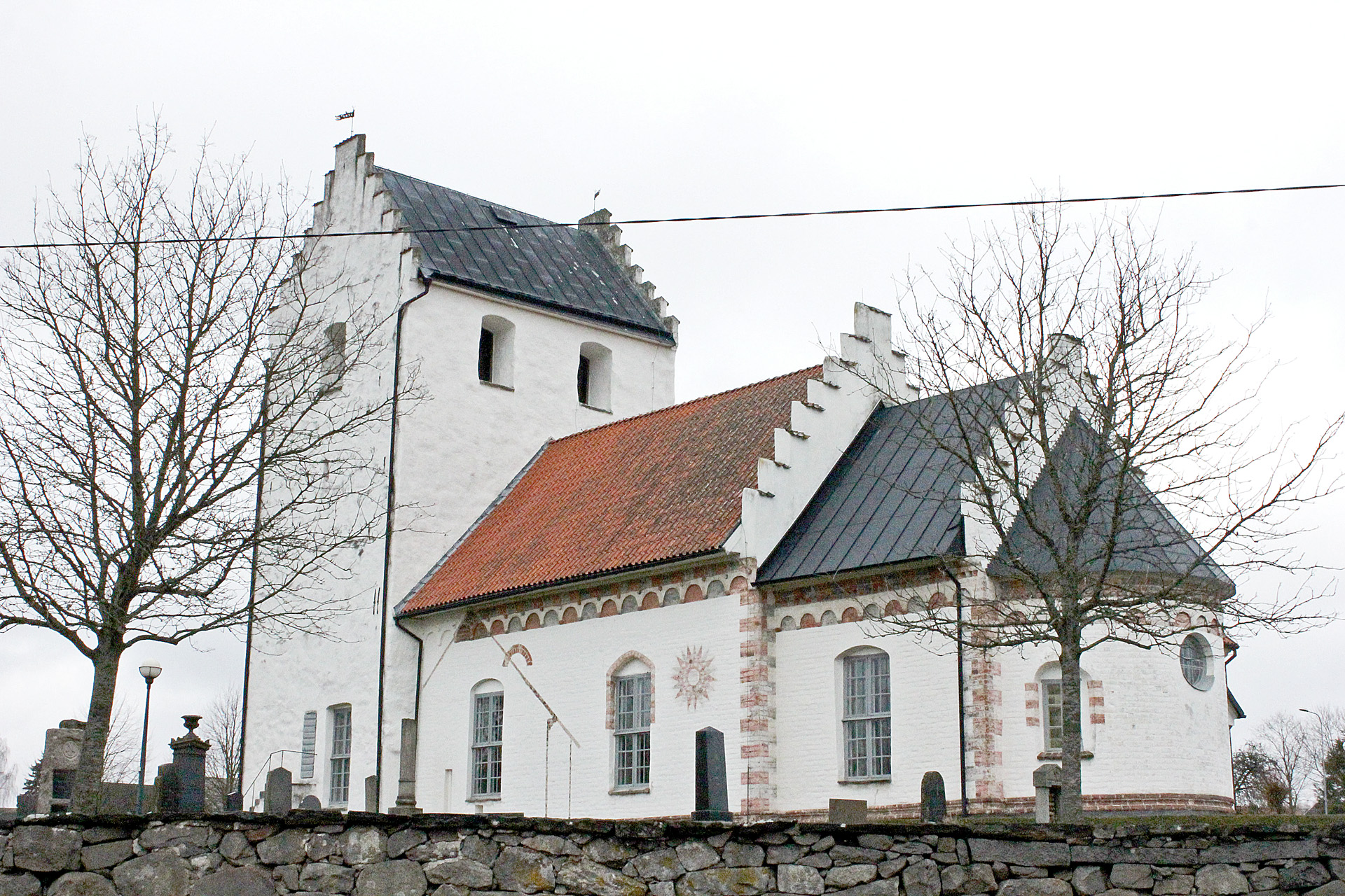 Hjärsås kyrka, exteriör