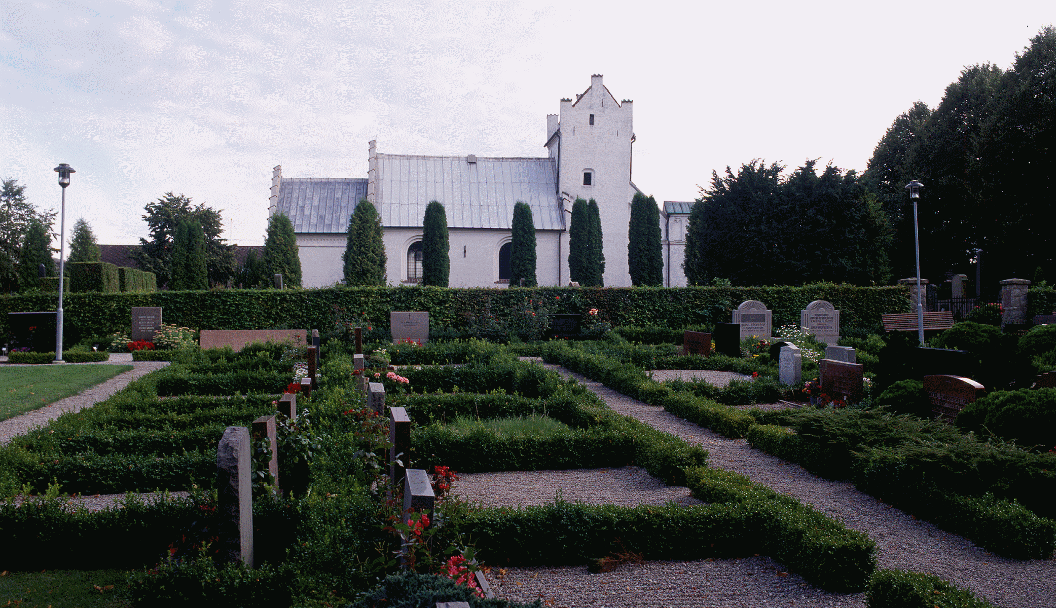 Stora Råby kyrka och kyrkogård