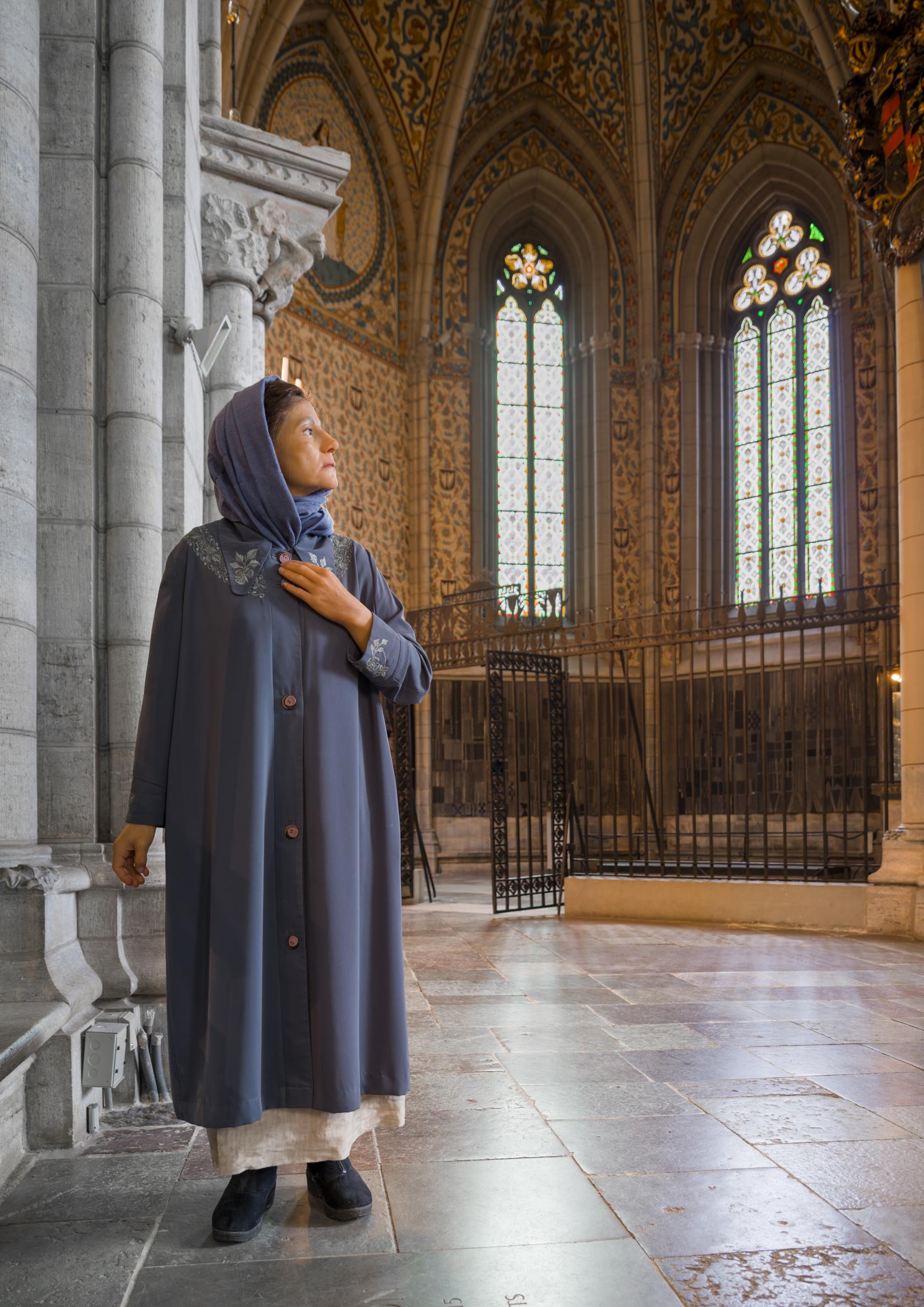 En skulptur av Maria i Uppsala domkyrka.