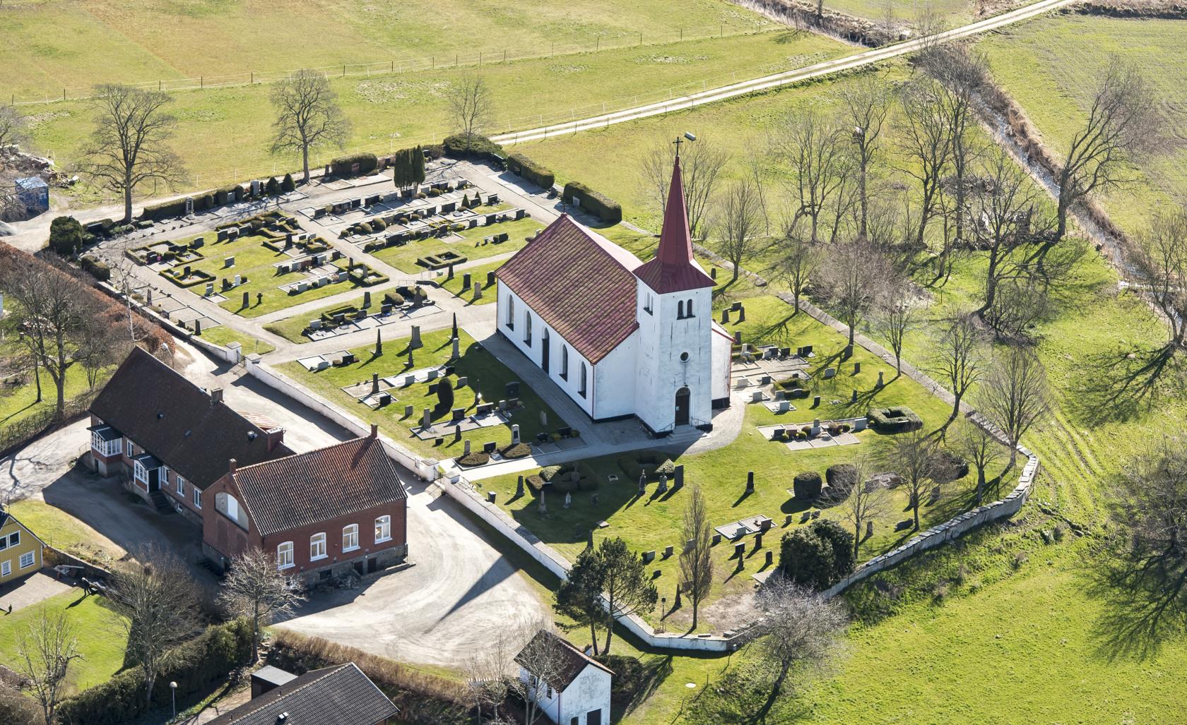 Vit kyrka.