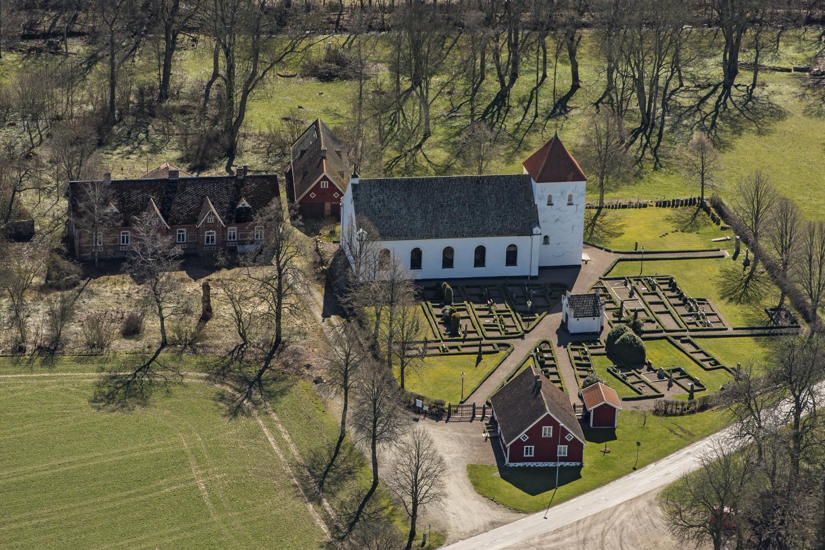 Vit kyrka.