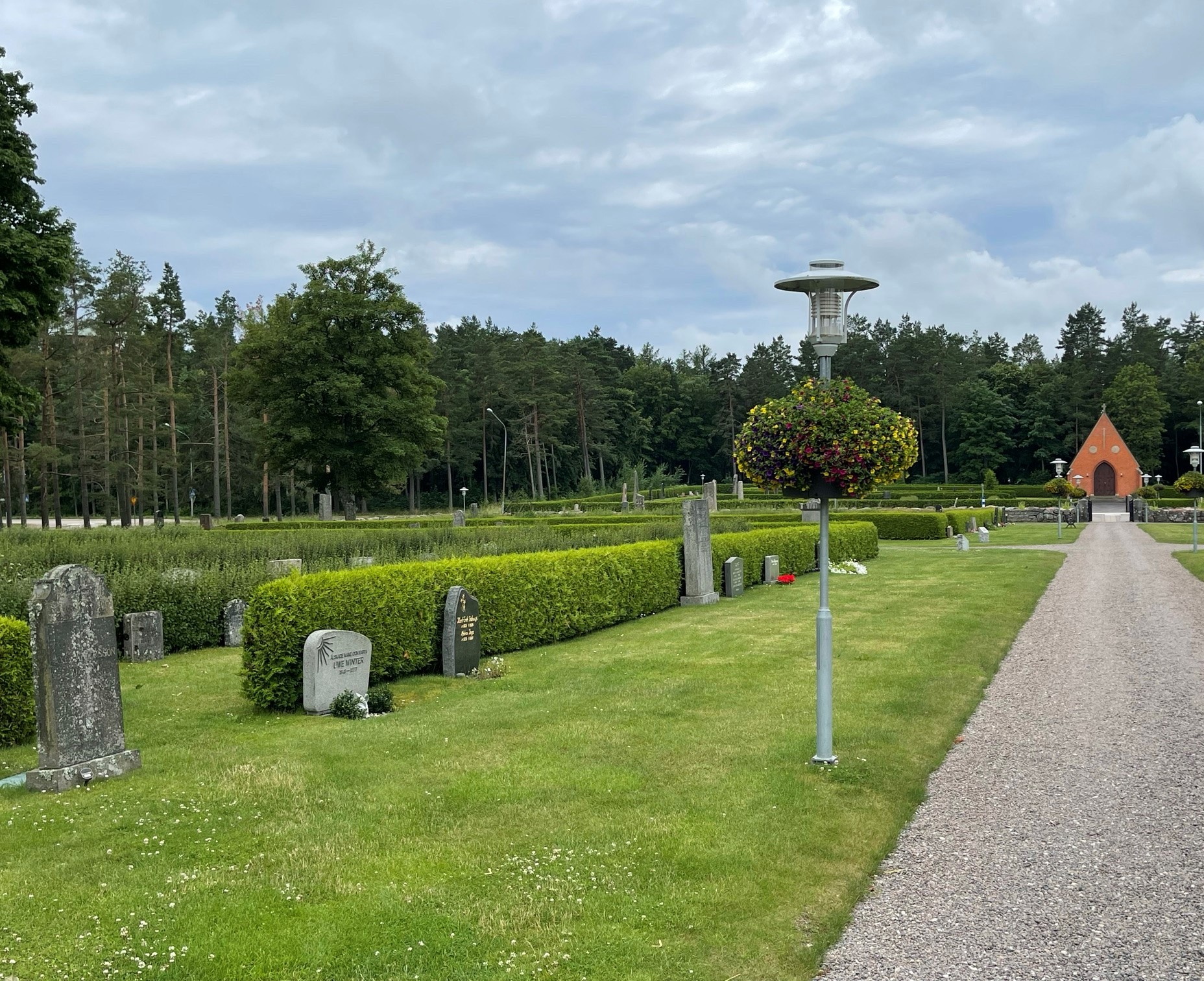 Griftegården i Skänninge med gravkapellet.