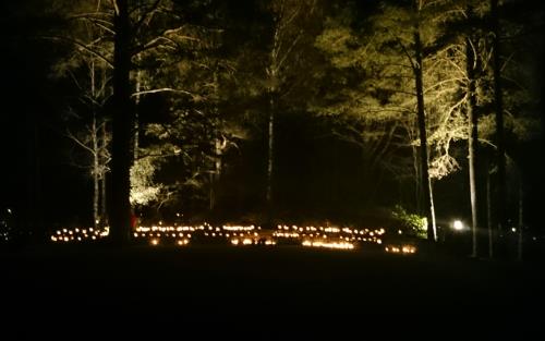 Allhelgokväll vid minneslunden på Arvika kyrkogård