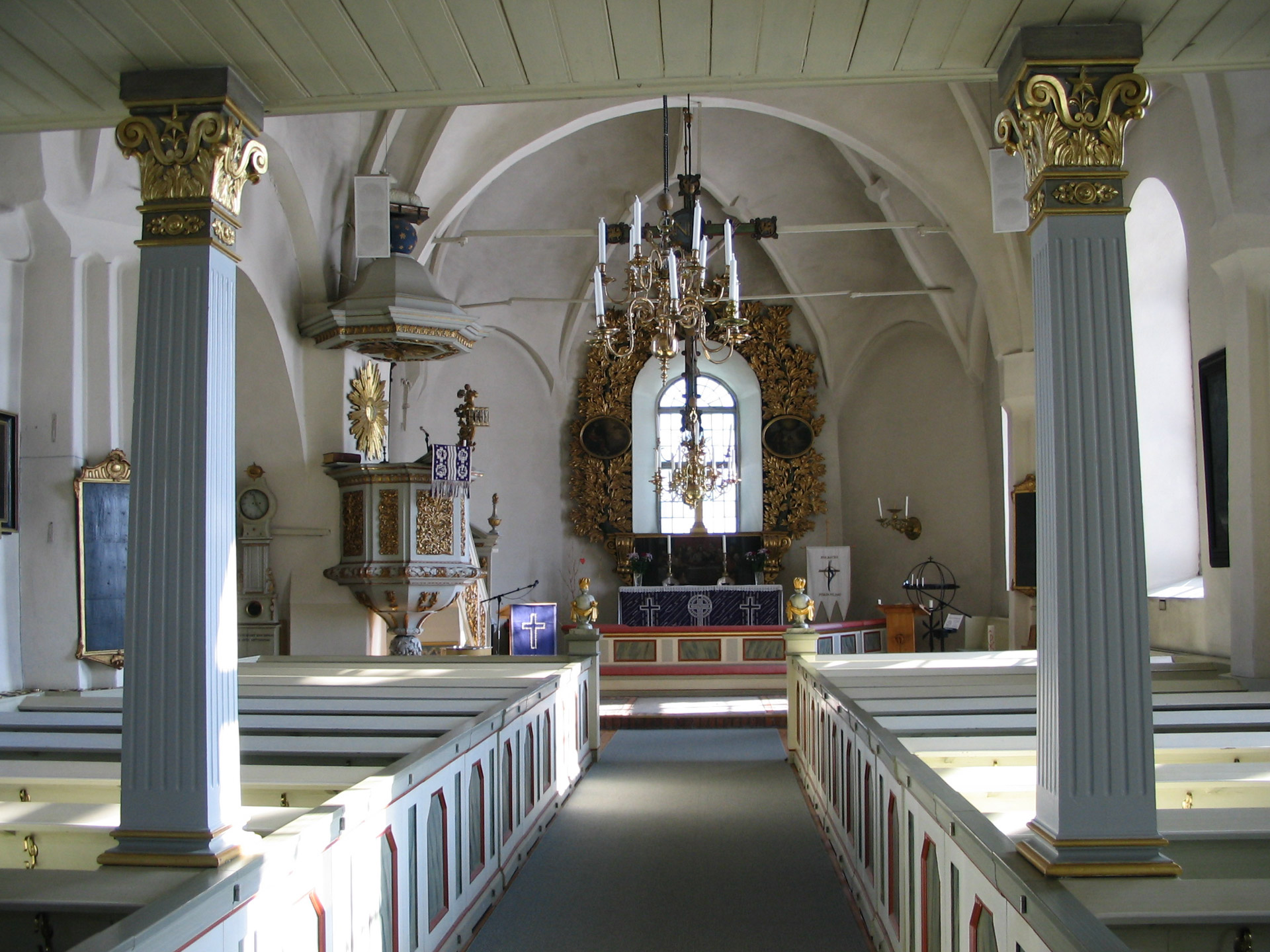 Kolbäcks kyrka invändigt.