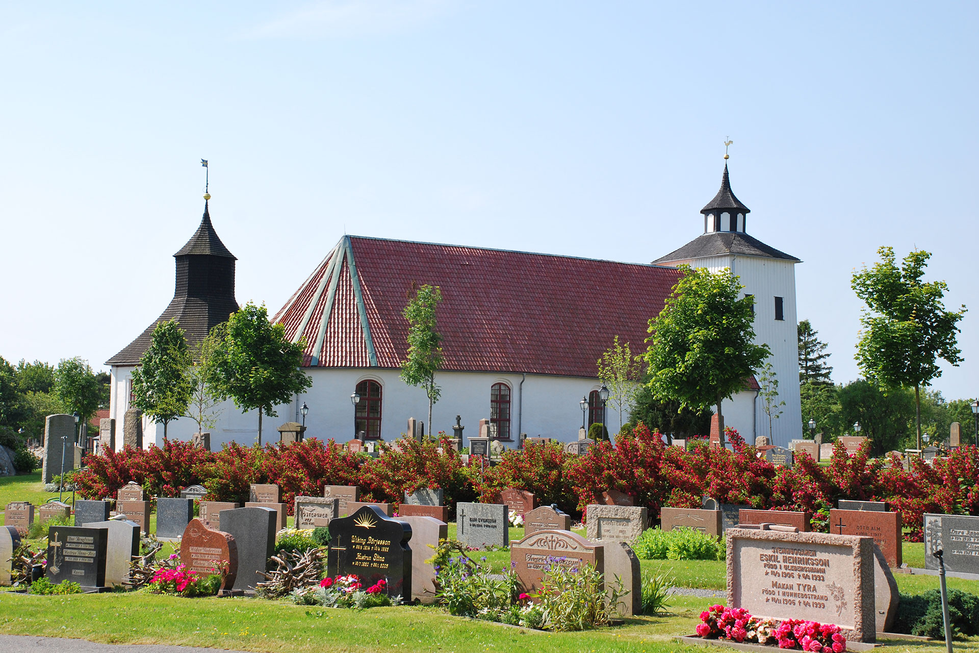 Onsala kyrka och kyrkogård