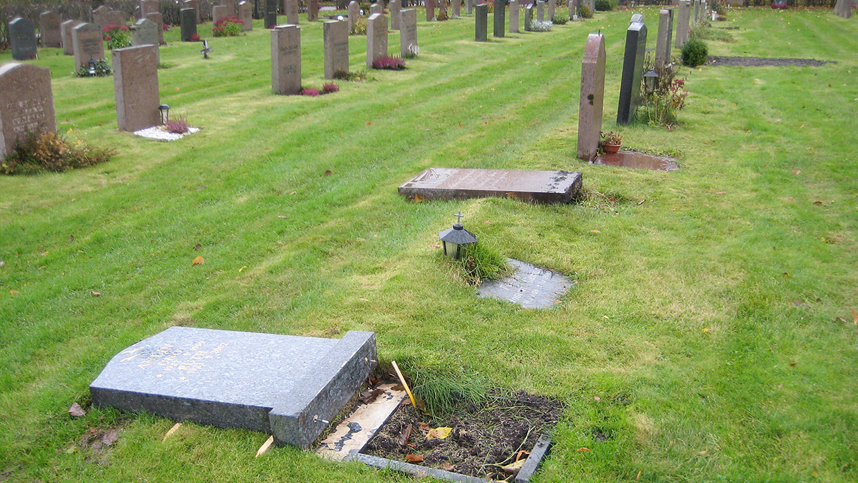 Nedlagda gravstenar, Västra kyrkogården