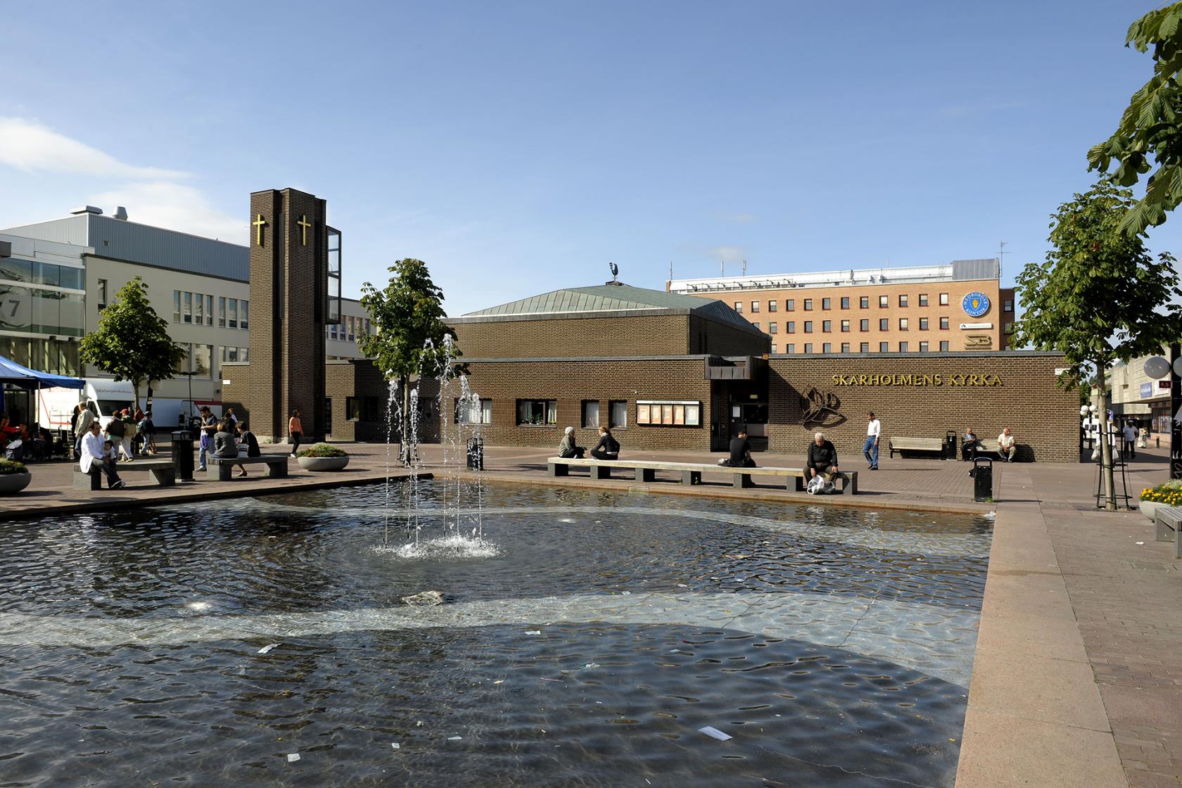 Skärholmens kyrka på Skärholmstorget.