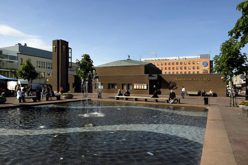 Skärholmens kyrka på Skärholmstorget.